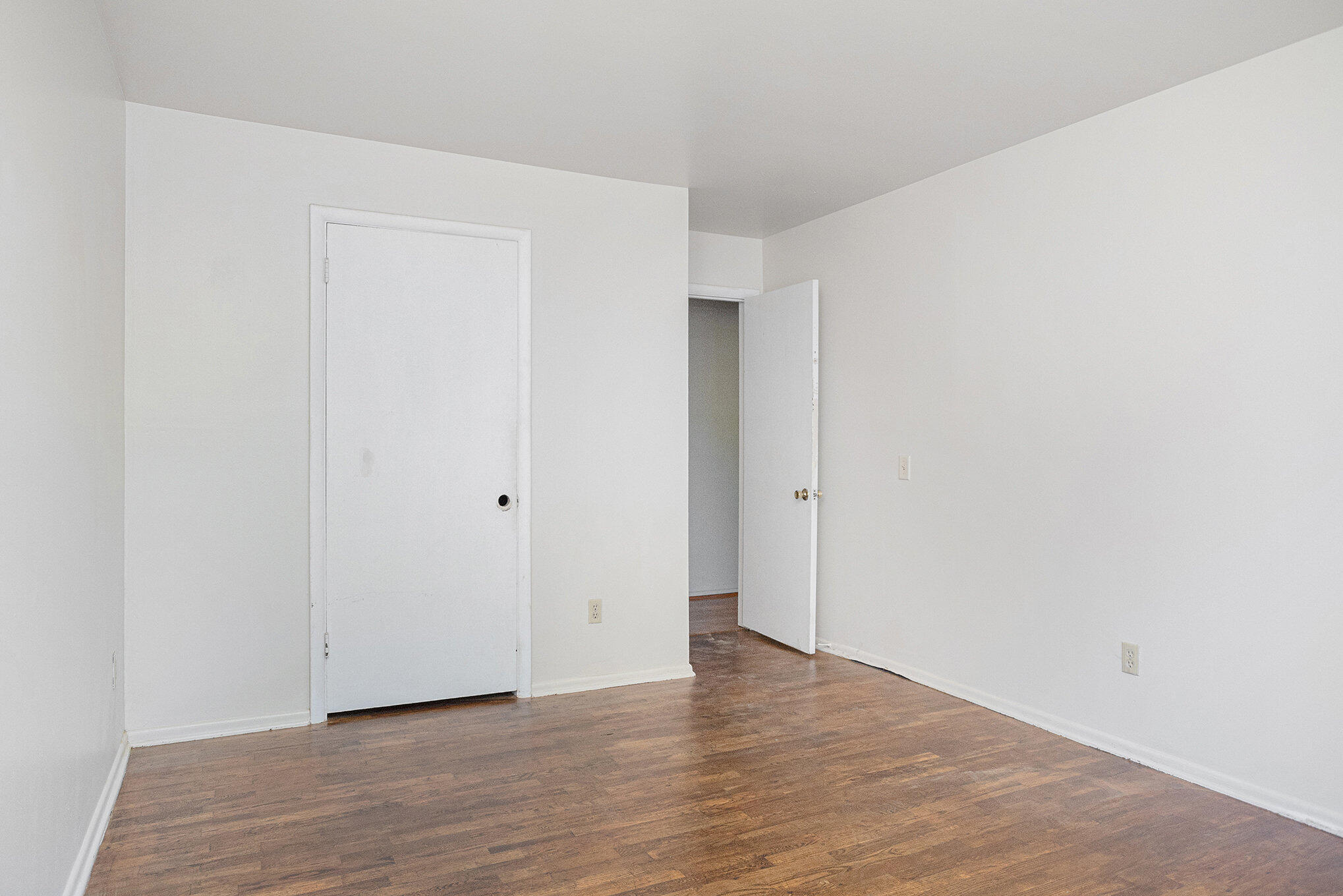 Kalamazoo, Michigan 49008, United States, 2 Bedrooms Bedrooms, ,1 BathroomBathrooms,Residential,Active,194029