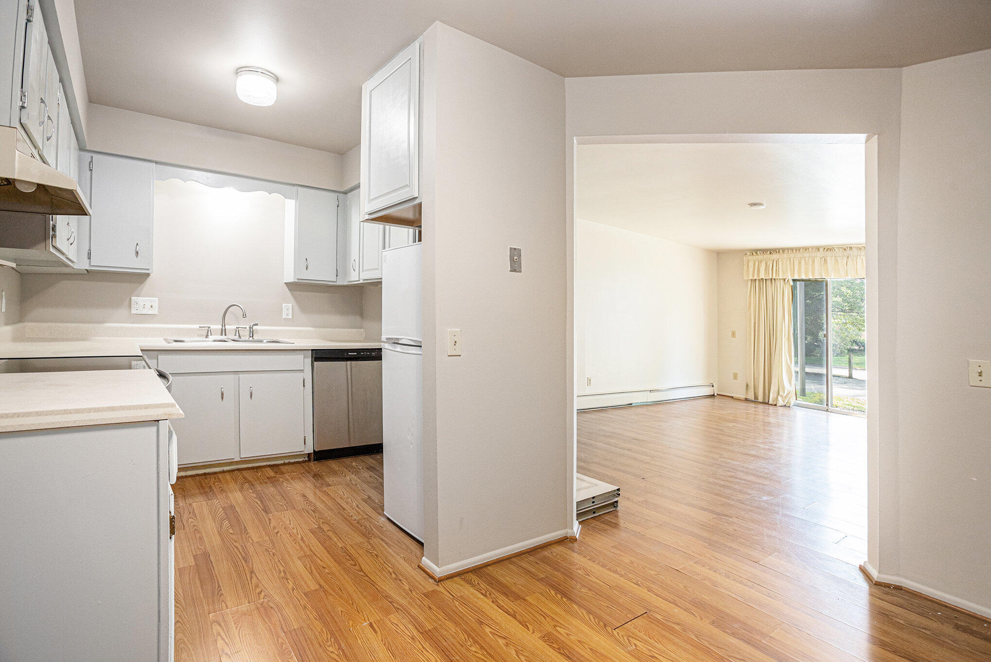 Kalamazoo, Michigan 49008, United States, 2 Bedrooms Bedrooms, ,1 BathroomBathrooms,Residential,Active,194029