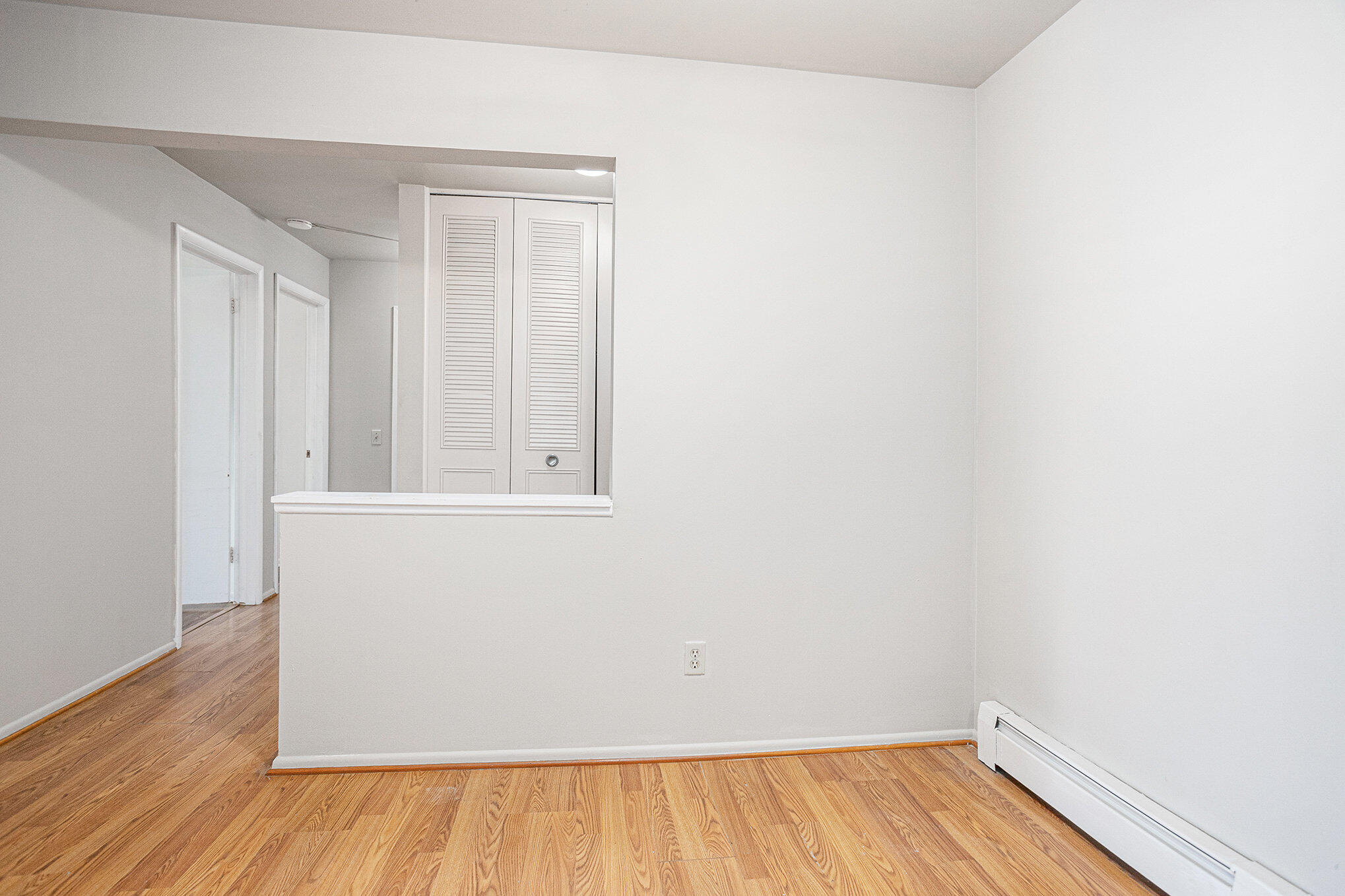 Kalamazoo, Michigan 49008, United States, 2 Bedrooms Bedrooms, ,1 BathroomBathrooms,Residential,Active,194029