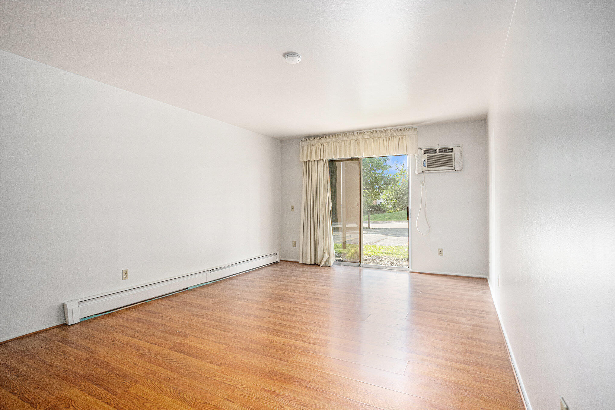 Kalamazoo, Michigan 49008, United States, 2 Bedrooms Bedrooms, ,1 BathroomBathrooms,Residential,Active,194029