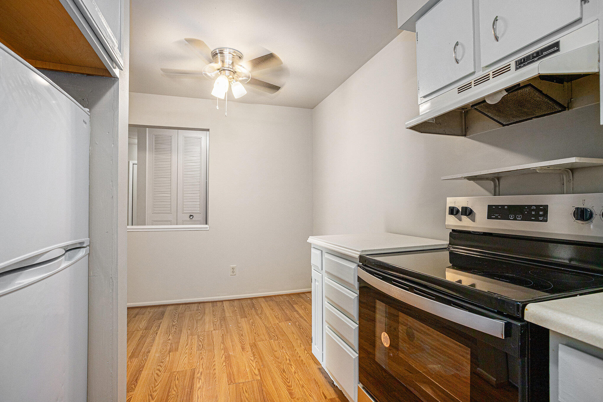 Kalamazoo, Michigan 49008, United States, 2 Bedrooms Bedrooms, ,1 BathroomBathrooms,Residential,Active,194029