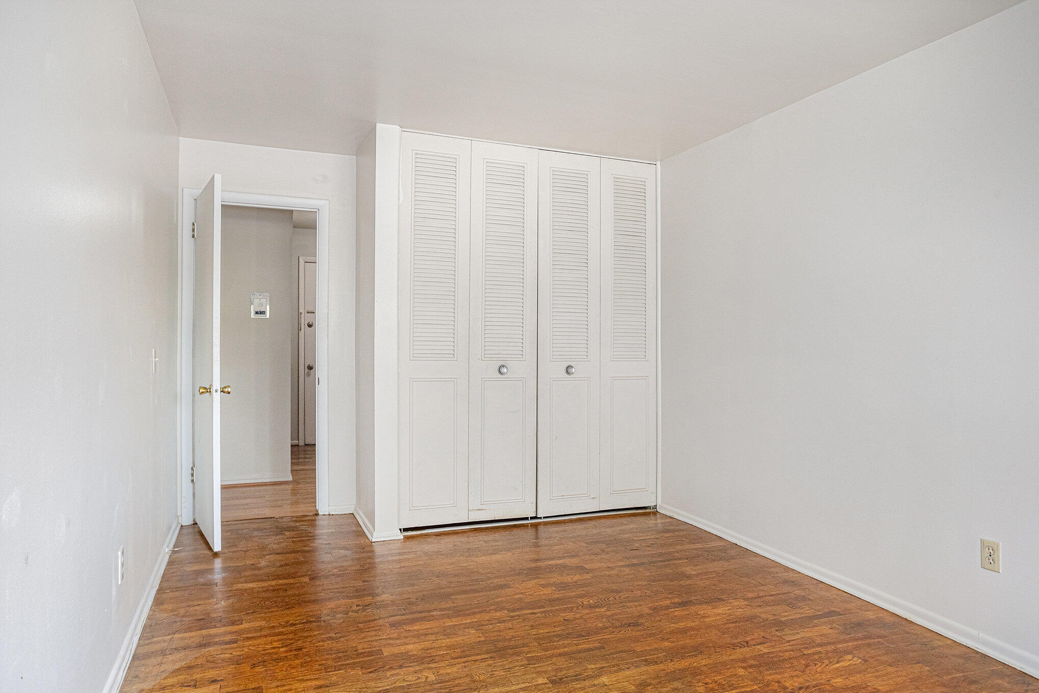 Kalamazoo, Michigan 49008, United States, 2 Bedrooms Bedrooms, ,1 BathroomBathrooms,Residential,Active,194029