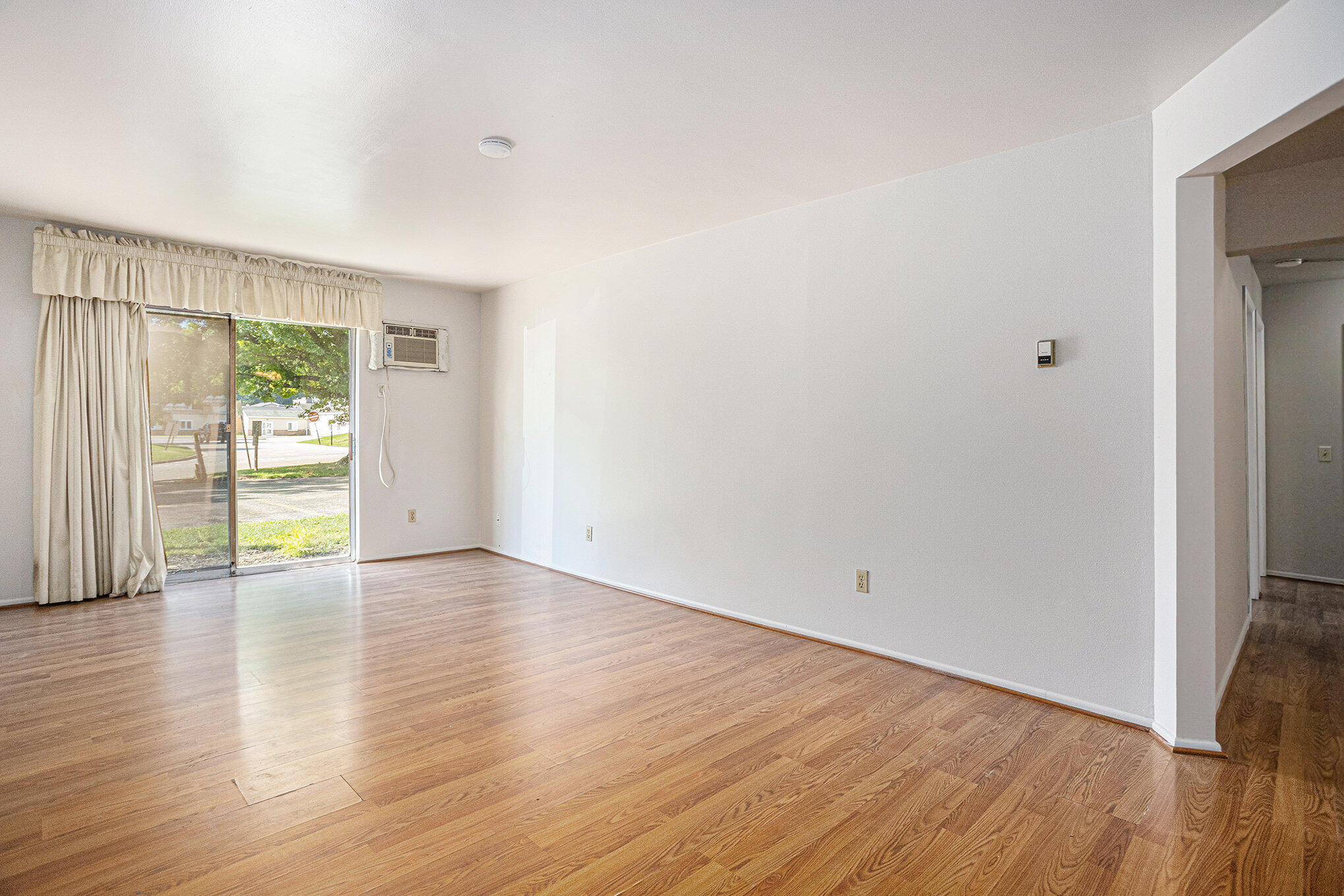 Kalamazoo, Michigan 49008, United States, 2 Bedrooms Bedrooms, ,1 BathroomBathrooms,Residential,Active,194029