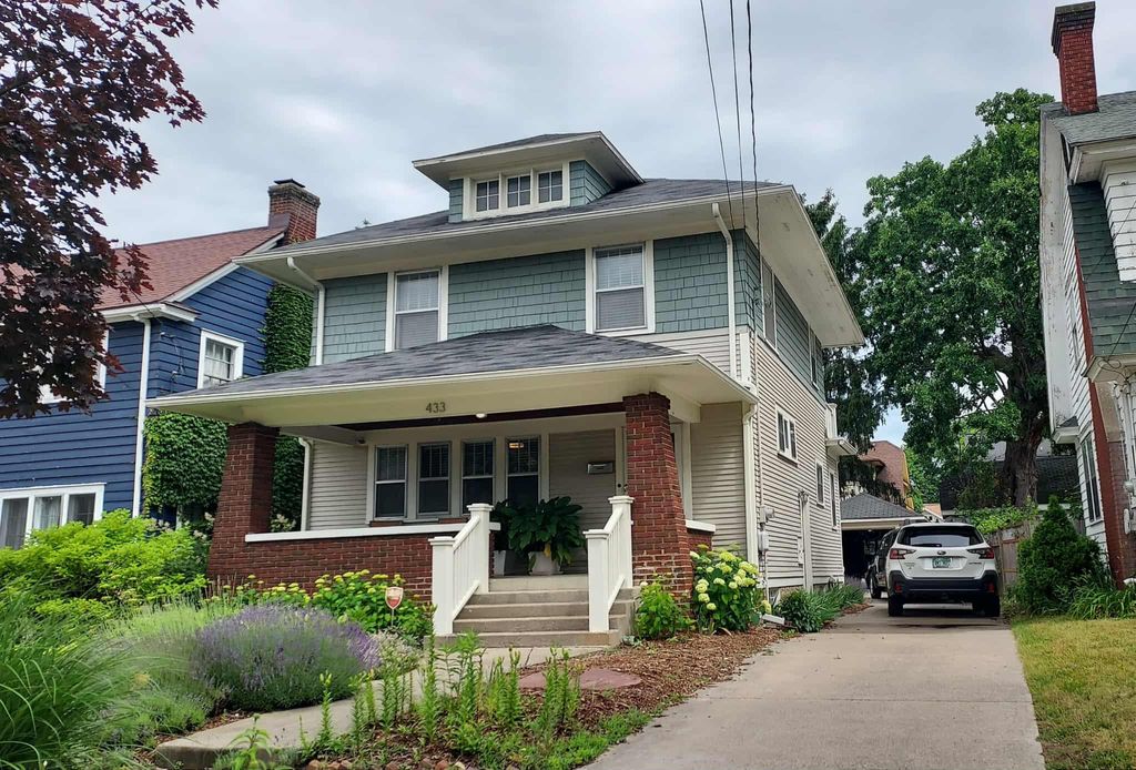 Photo of 433 Elliott Street SE, Grand Rapids, MI 49507 (MLS # 25059362)