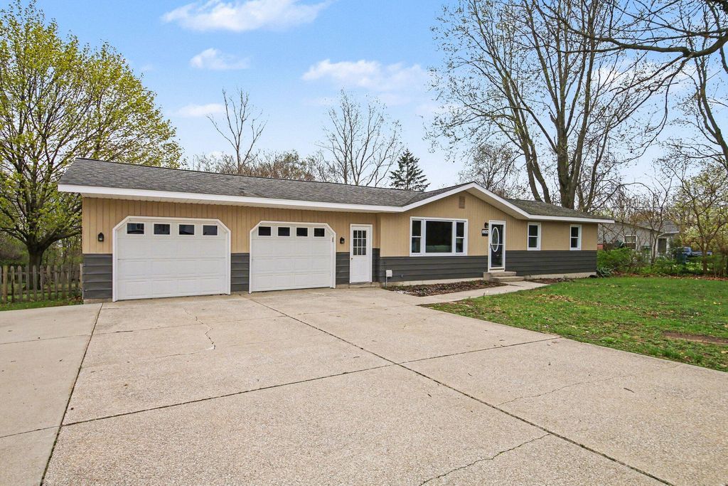 Photo of 2506 Brookdale Drive, Holland, MI 49424 (MLS # 26016866)