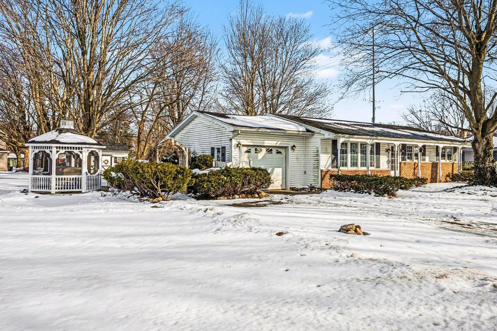 Photo of 718 S Douglas Avenue, Three Rivers, MI 49093 (MLS # 26005140)