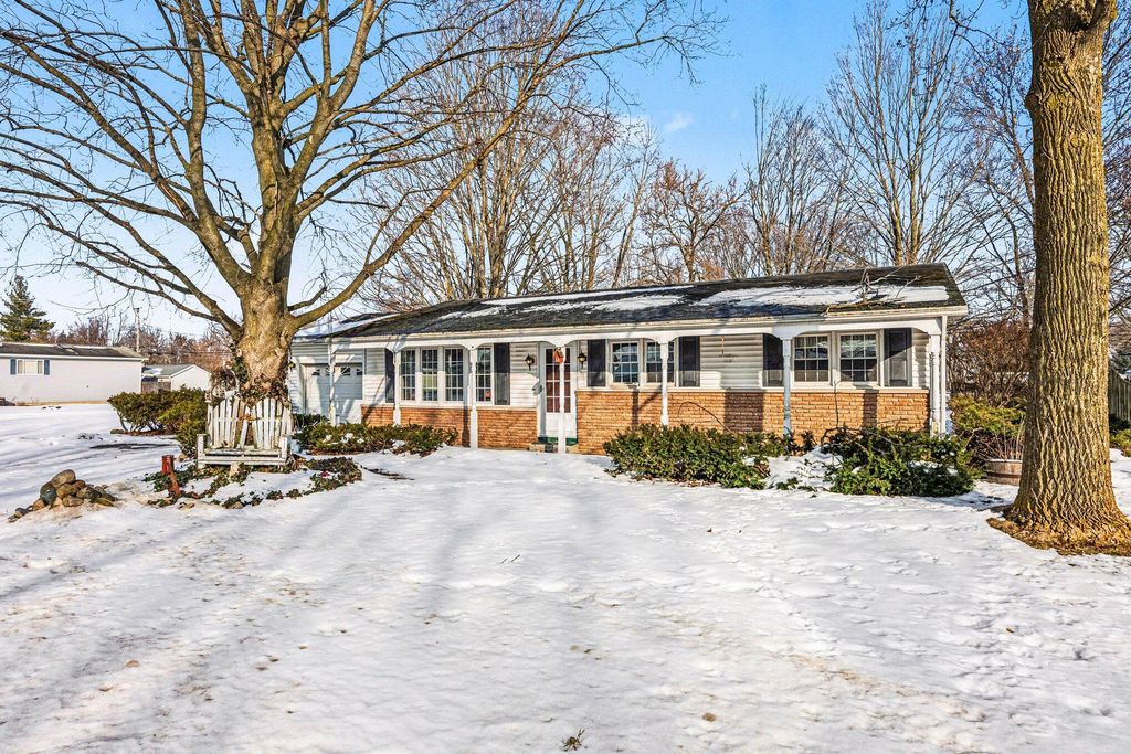 Photo of 718 S Douglas Avenue, Three Rivers, MI 49093 (MLS # 26005140)