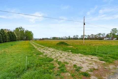 Photo of 8090 E W Avenue E, Vicksburg, MI 49097 (MLS # 26018017)