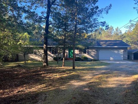 Photo of 3498 Lindeman Road, Manistee, MI 49660 (MLS # 25053476) Photo of 3498 Lindeman Road, Manistee, MI 49660 (MLS # 25053476)