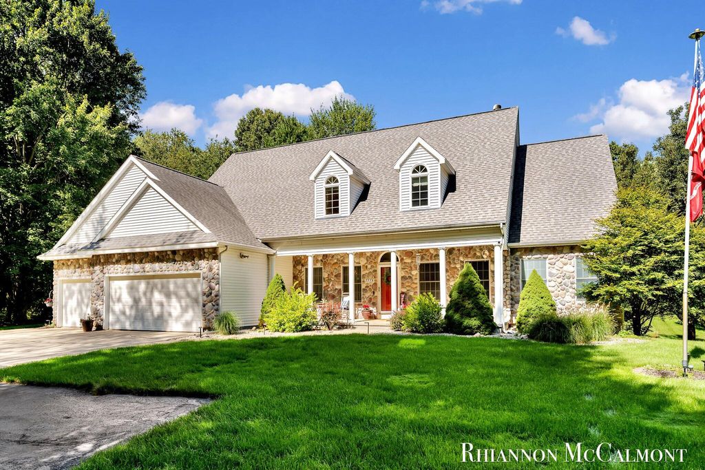 Photo of 7775 N Arroyo Vista Drive NE, Rockford, MI 49341 (MLS # 25044585)