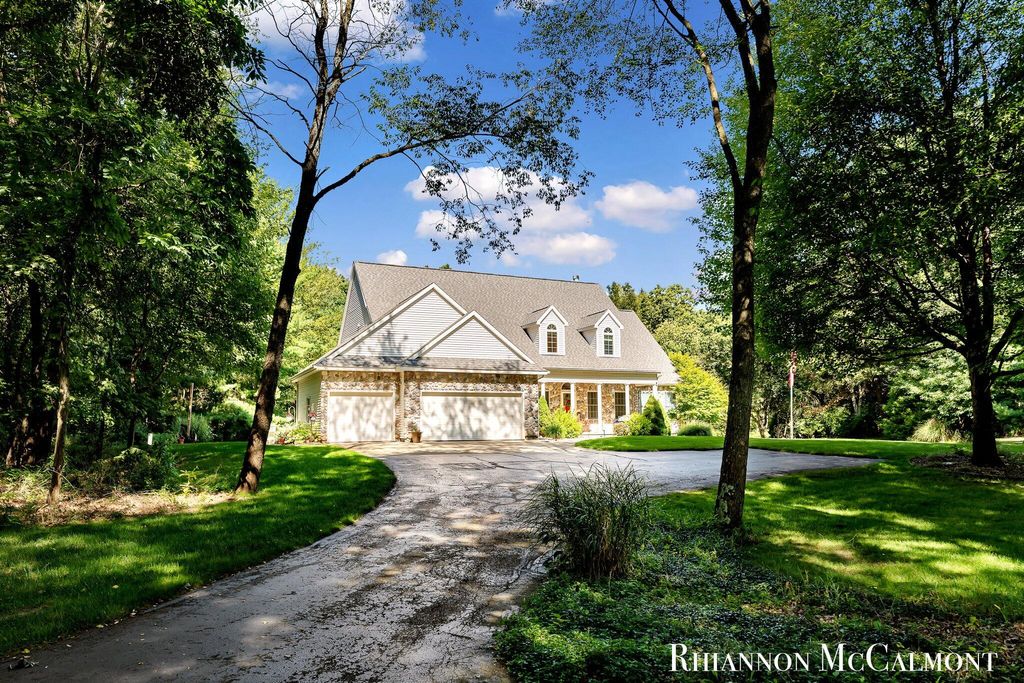 Photo of 7775 N Arroyo Vista Drive NE, Rockford, MI 49341 (MLS # 25044585)