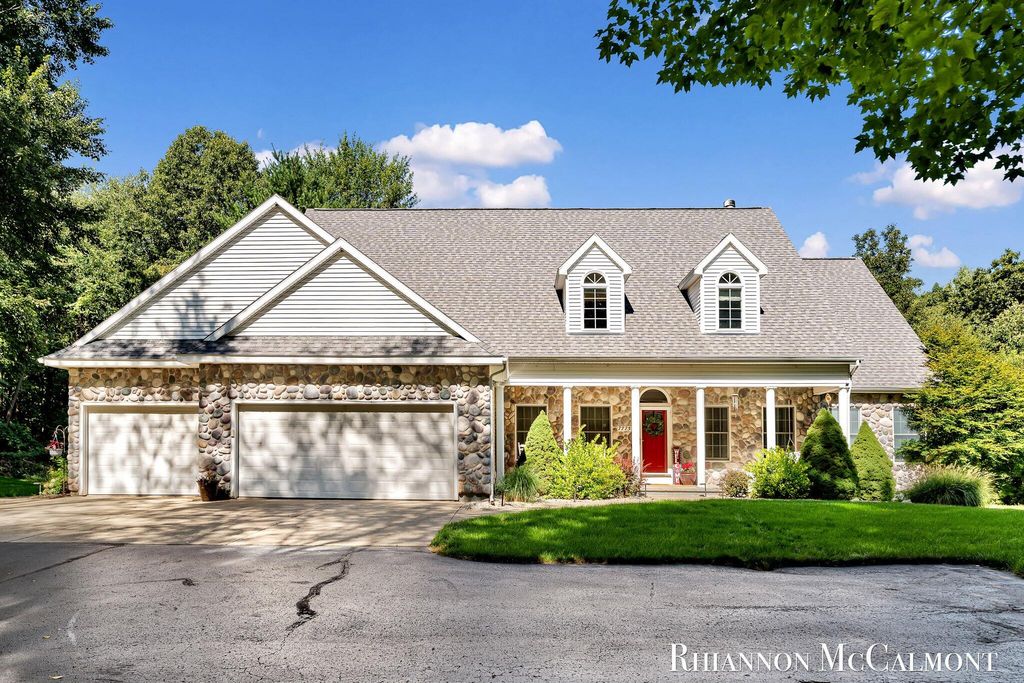 Photo of 7775 N Arroyo Vista Drive NE, Rockford, MI 49341 (MLS # 25044585)