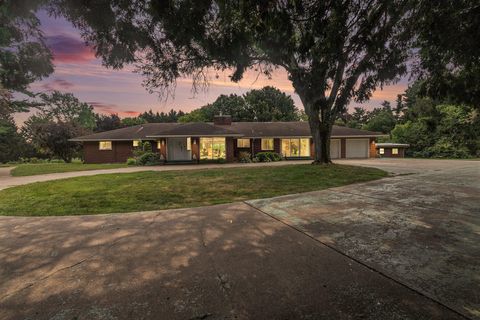 26841 Dutch Settlement Street Dowagiac MI 49047