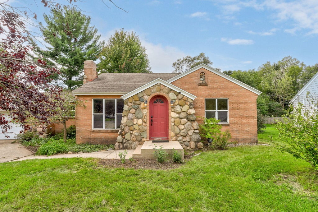 Photo of 798 Myrtle Avenue, Holland, MI 49423 (MLS # 26050952)