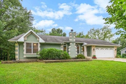 Photo of 54060 W Ridgeview Circle, Paw Paw, MI 49079 (MLS # 25061328)