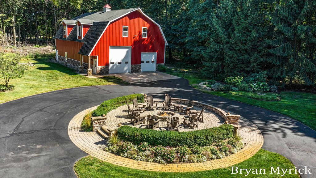 Photo of 1400 W 32nd Street, Holland, MI 49423 (MLS # 25052847)