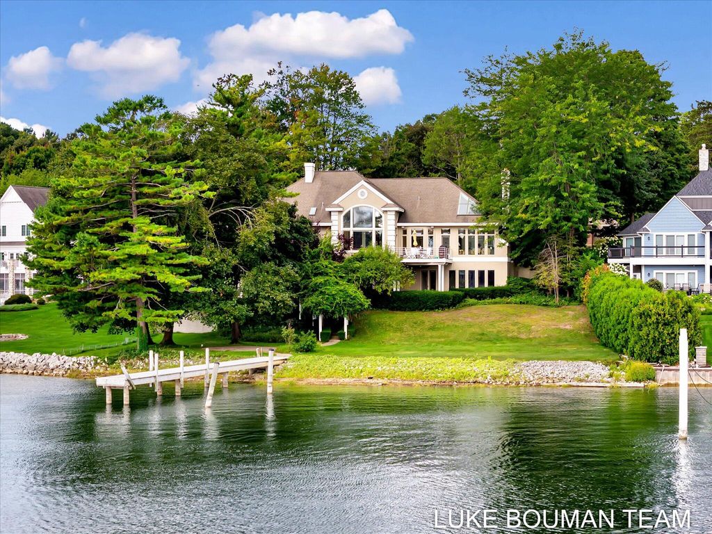 Photo of 15919 Orchard Point Drive, Spring Lake, MI 49456 (MLS # 25047334)