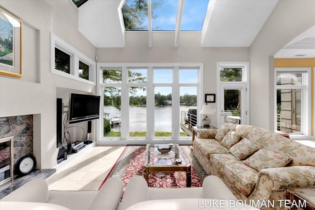 Photo of 15919 Orchard Point Drive, Spring Lake, MI 49456 (MLS # 25047334)