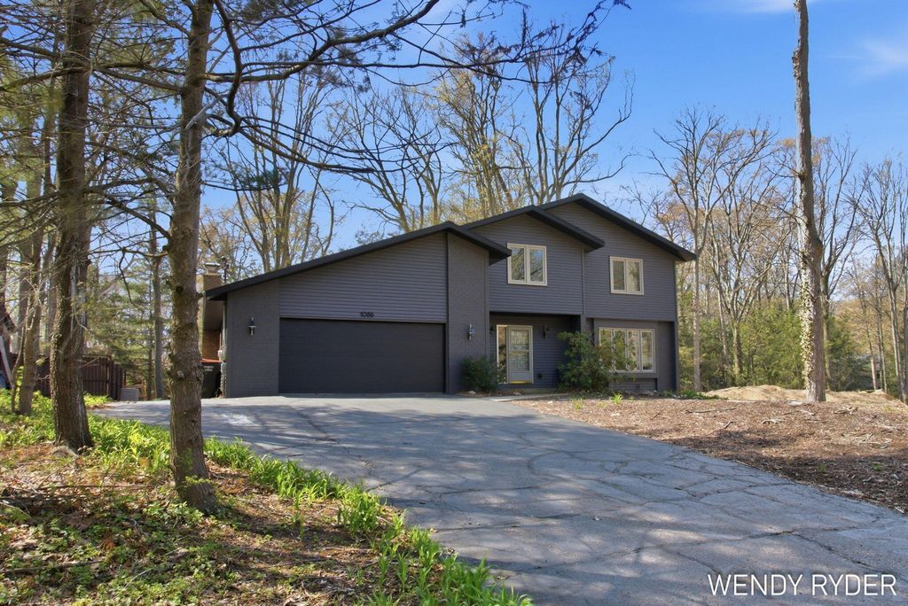 Photo of 1086 Post Avenue, Holland, MI 49424 (MLS # 26019977)