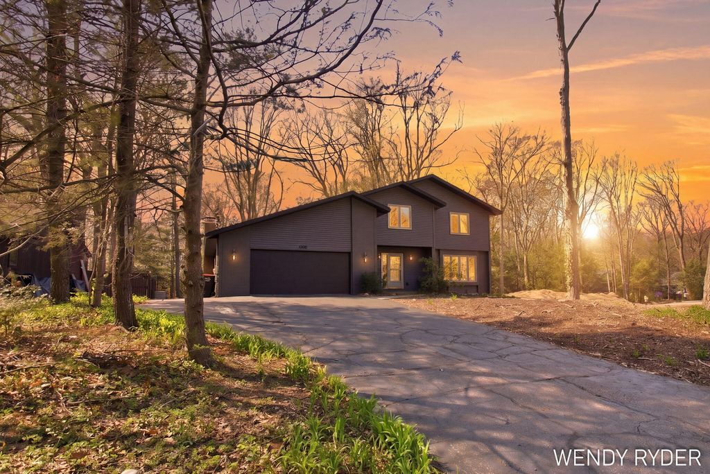 Photo of 1086 Post Avenue, Holland, MI 49424 (MLS # 26019977)
