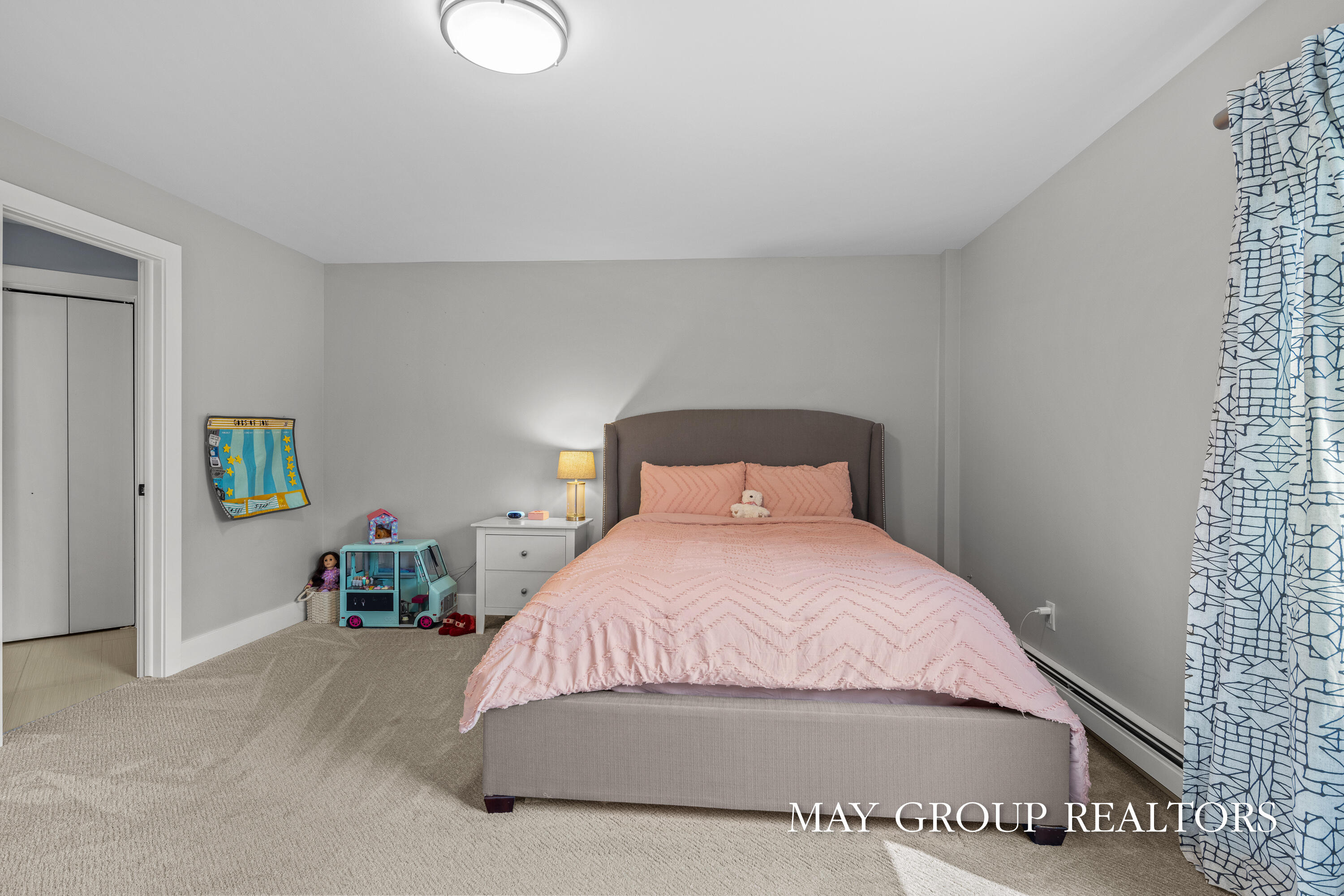 Ada, Michigan, 49301, United States, 3 Bedrooms Bedrooms, ,4 BathroomsBathrooms,Residential,Active,2041658