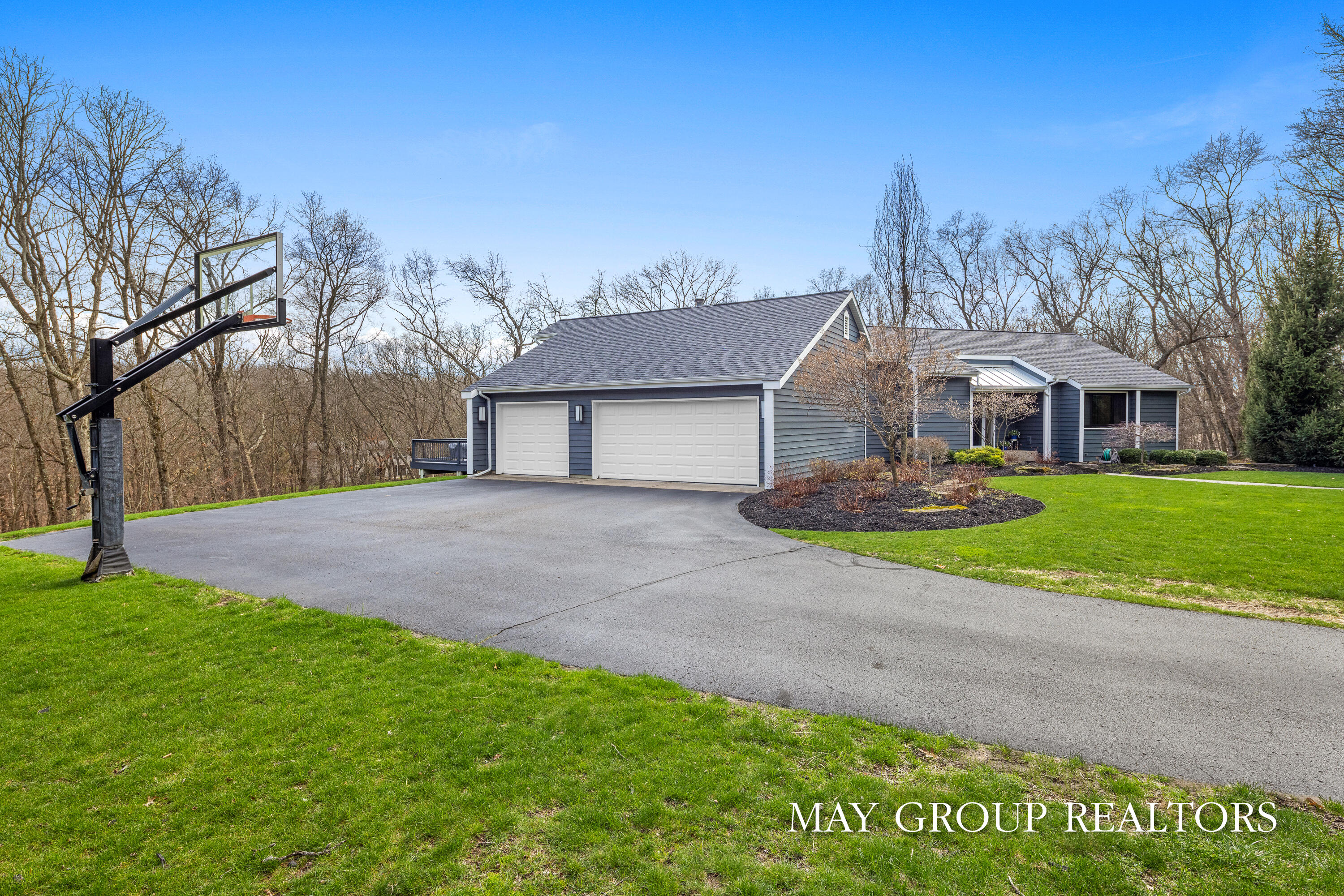 Ada, Michigan, 49301, United States, 3 Bedrooms Bedrooms, ,4 BathroomsBathrooms,Residential,Active,2041658