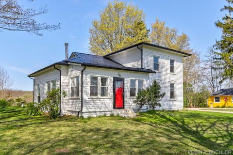 Photo of 1614 66th Street #House, Fennville, MI 49408 (MLS # 26017253)