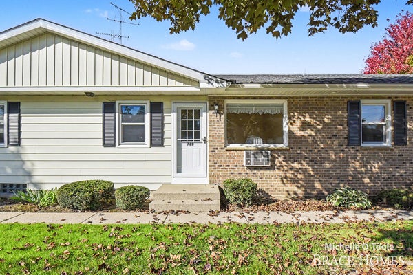 720 ANDOVER ST SE, GRAND RAPIDS, MI 49548 - Image e035bfef519755c68cb0d0cfda53ba1d/1412779976