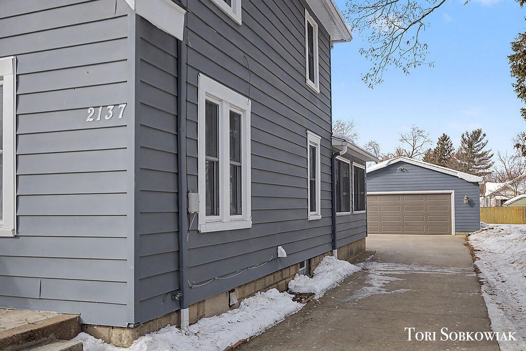 Photo of 2137 Eastern Avenue NE, Grand Rapids, MI 49505 (MLS # 26005264)