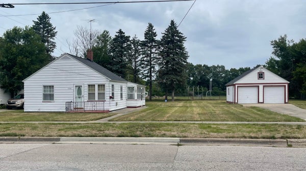 1024 AMITY AVE, MUSKEGON, MI 49442 - Image e050c760118a0d6a628c30b2b54d4d8d/1787879311