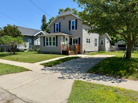 Photo of 202 North Staffon St, Ludington, MI 49431 (MLS # 25053295)