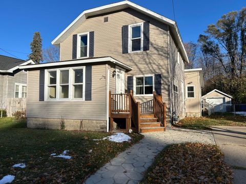 Photo of 202 North Staffon St, Ludington, MI 49431 (MLS # 25053295)