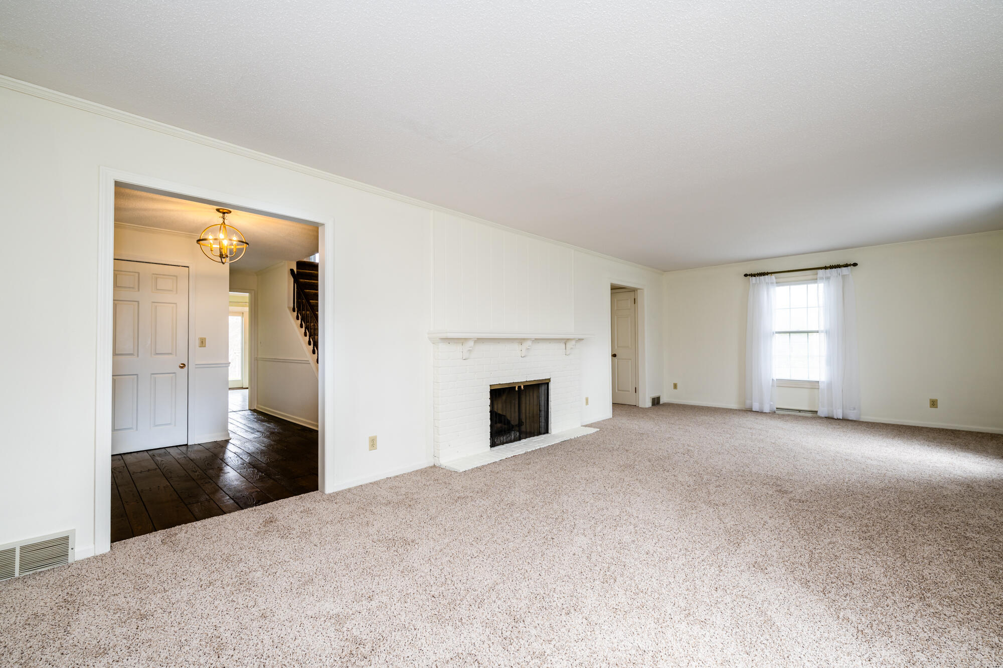 Photo 11 of 41 of 705 N Greenbrook Circle house