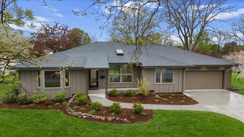 Photo of 134 Holmdene Boulevard NE, Grand Rapids, MI 49503 (MLS # 26019061)
