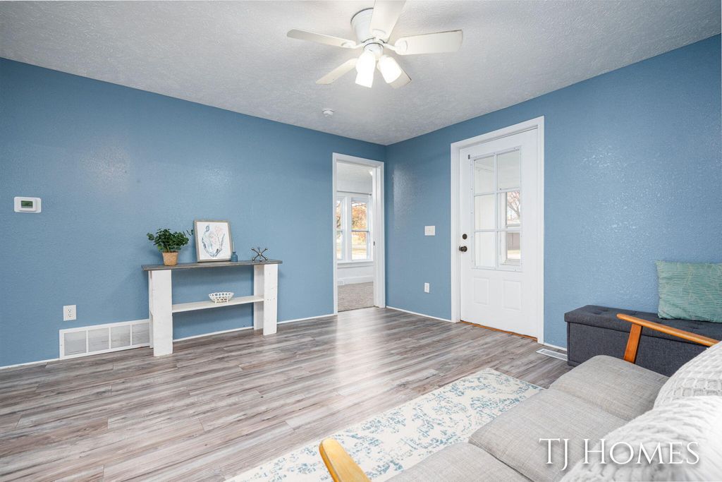 Photo of 1061 E Forest Avenue, Muskegon, MI 49442 (MLS # 25057335)