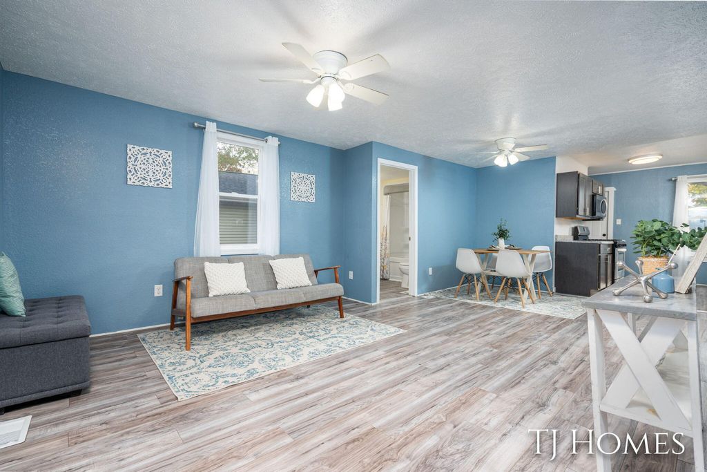 Photo of 1061 E Forest Avenue, Muskegon, MI 49442 (MLS # 25057335)