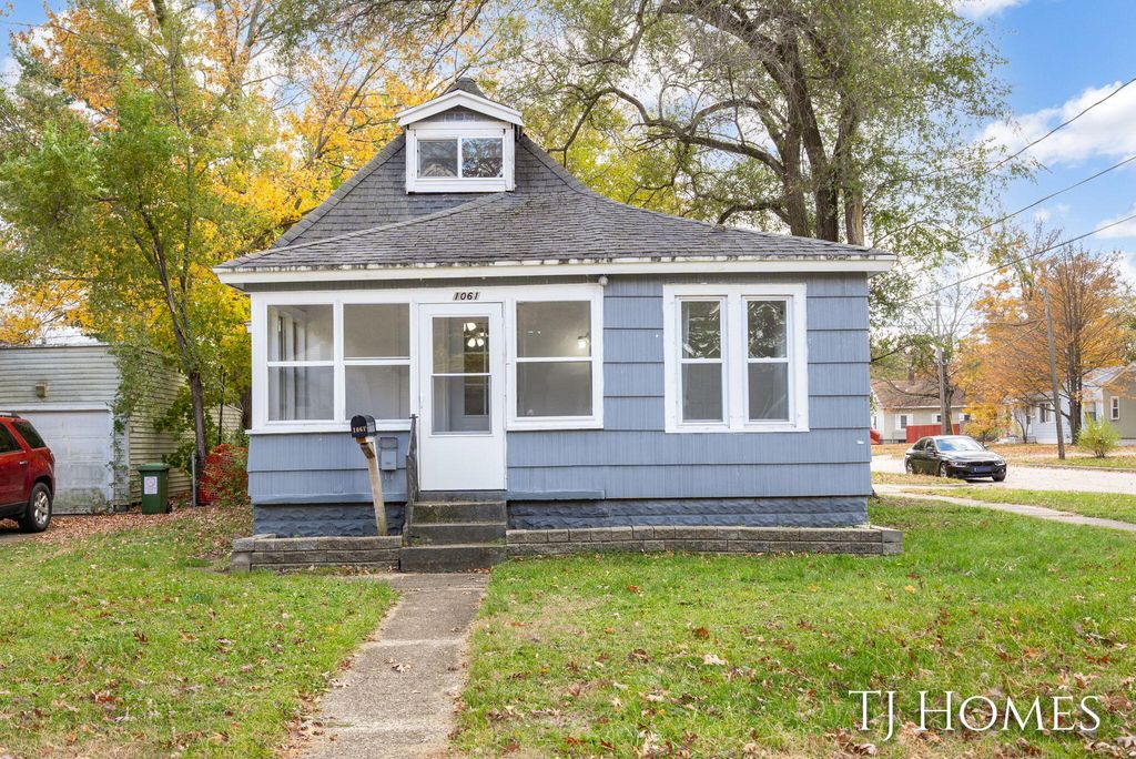 Photo of 1061 E Forest Avenue, Muskegon, MI 49442 (MLS # 25057335)