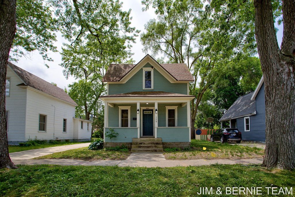 Photo of 124 E 17th Street, Holland, MI 49423 (MLS # 26028372)