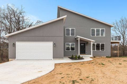 MLS: 25017000