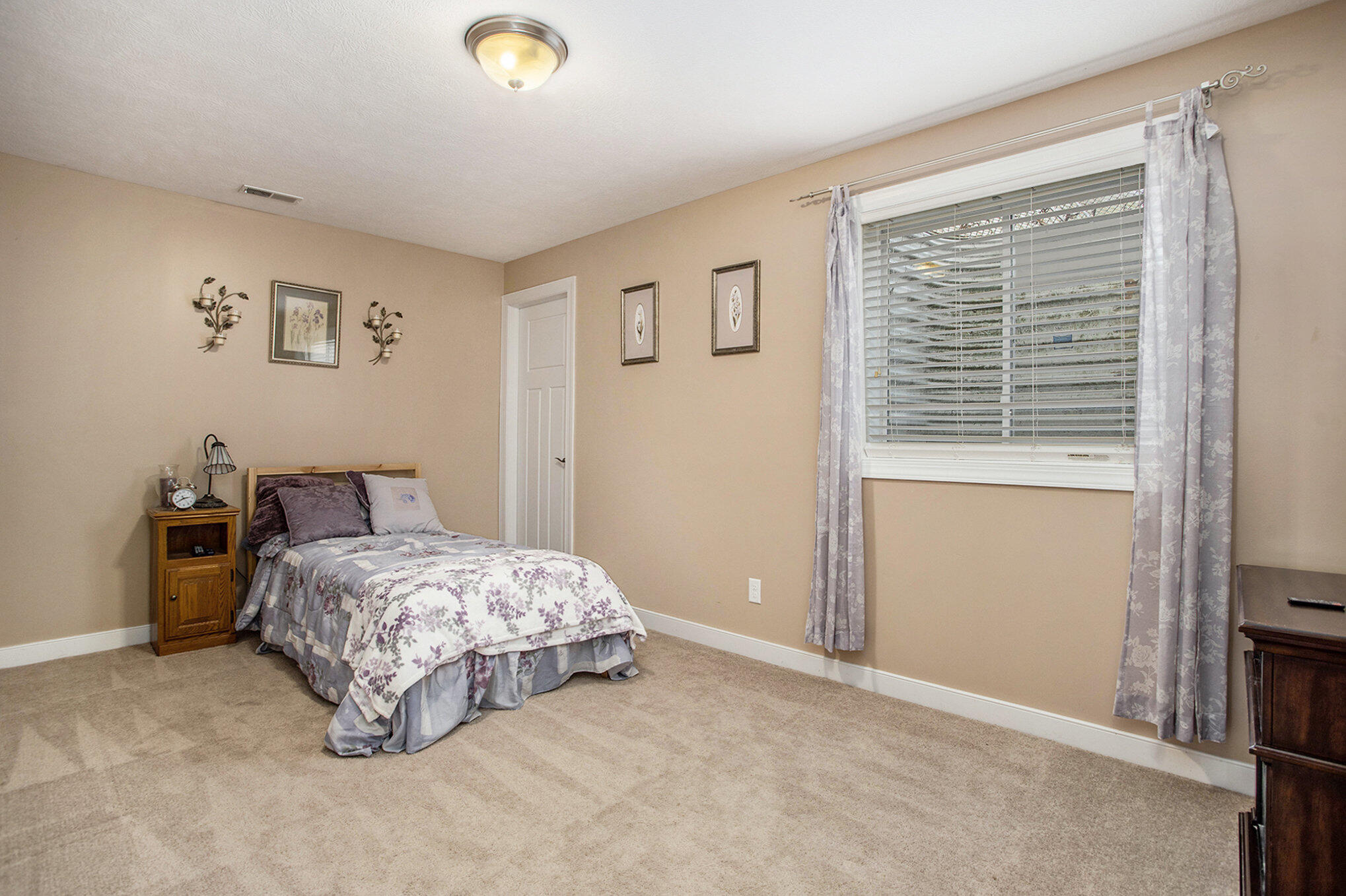 Richland, Michigan 49083, United States, 5 Bedrooms Bedrooms, ,4 BathroomsBathrooms,Residential,Active,185252