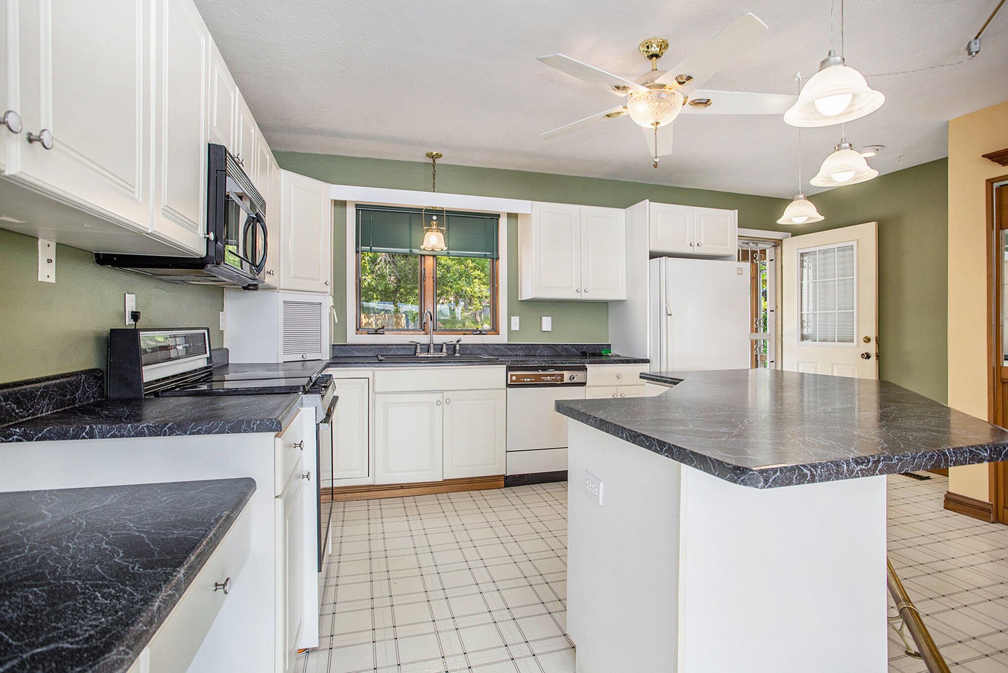 Augusta, Michigan 49012, United States, 3 Bedrooms Bedrooms, ,2 BathroomsBathrooms,Residential,Active,2213