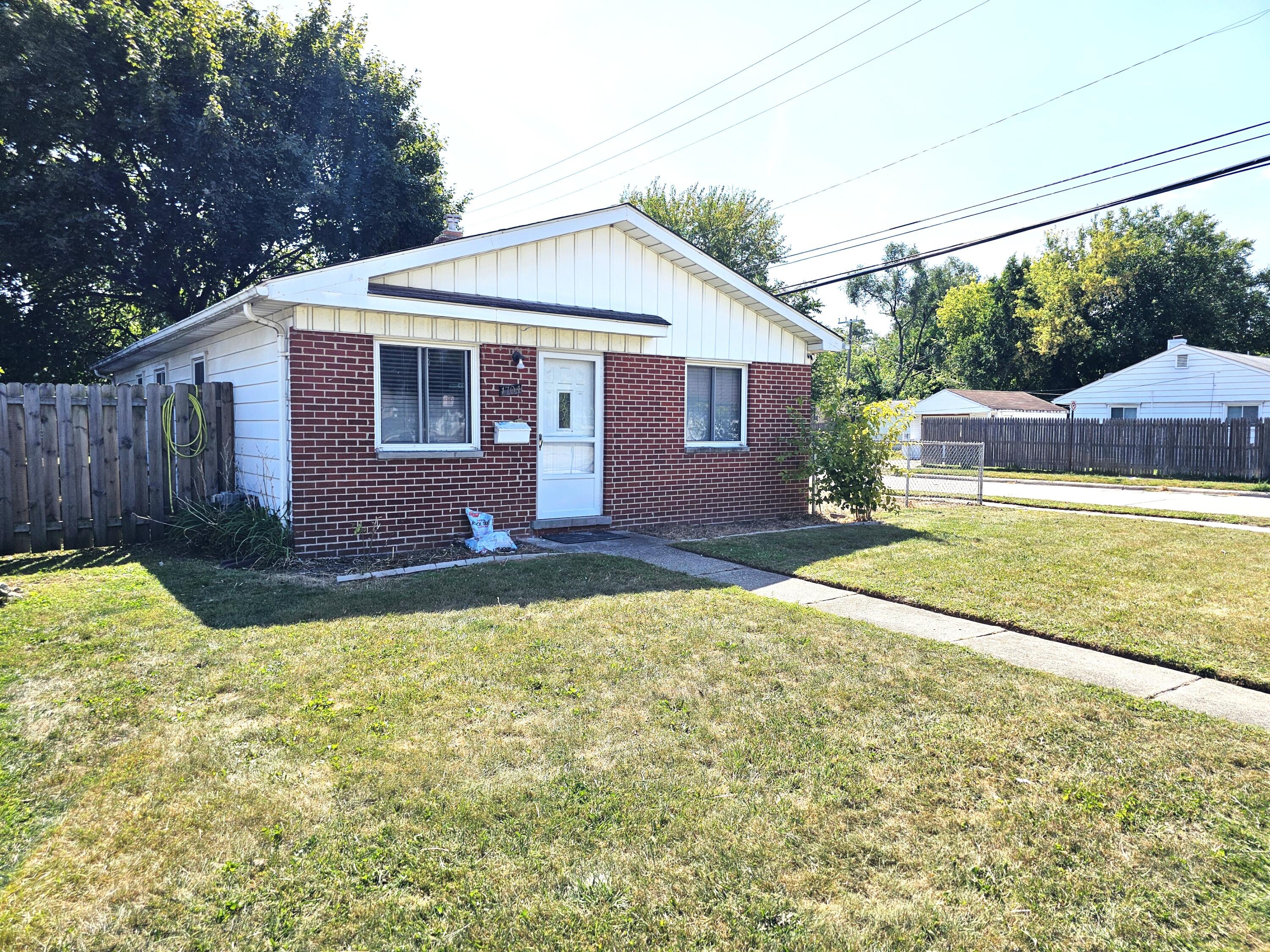1704 E Meyers Avenue