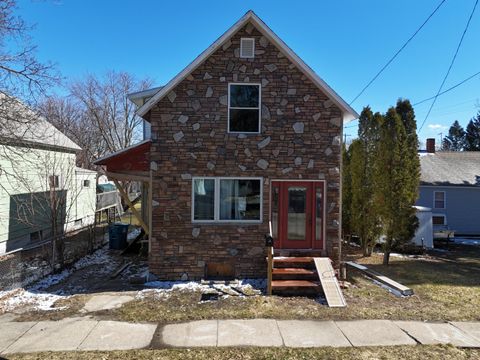 Photo of 519 Davis Street, Manistee, MI 49660 (MLS # 26011660)