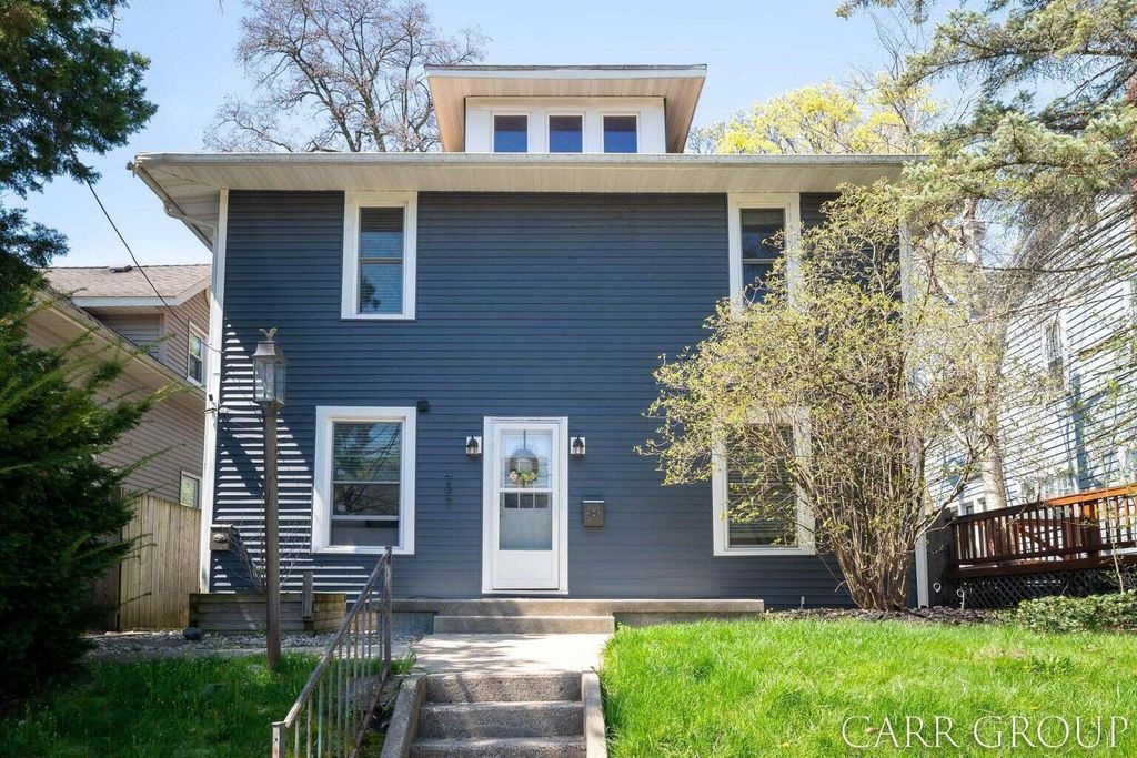 Photo of 437 Rosewood Avenue SE, Grand Rapids, MI 49506 (MLS # 26005390)
