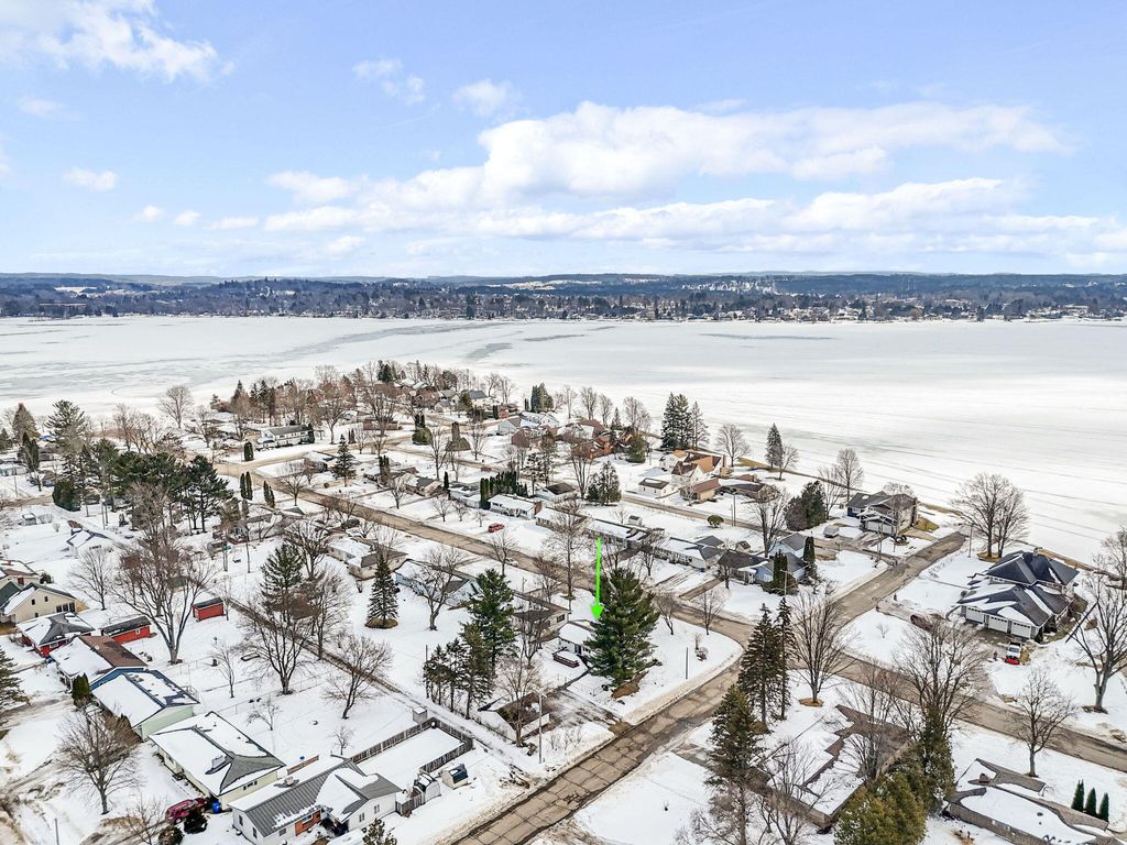 Photo of 718 Sunset Lane, Cadillac, MI 49601 (MLS # 26005793)