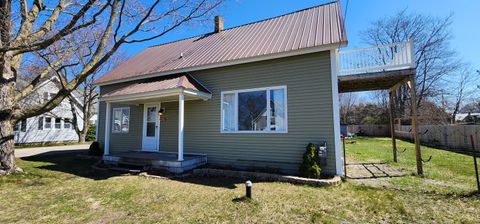 Photo of 15 Bridge Street, Manistee, MI 49660 (MLS # 25049069)