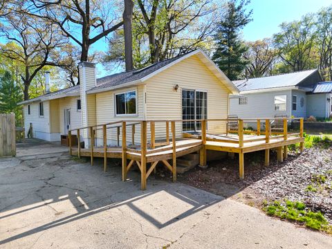 MLS: 25016364
