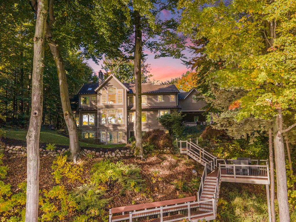 Photo of 19184 Rosemary Road, Spring Lake, MI 49456 (MLS # 25043814)