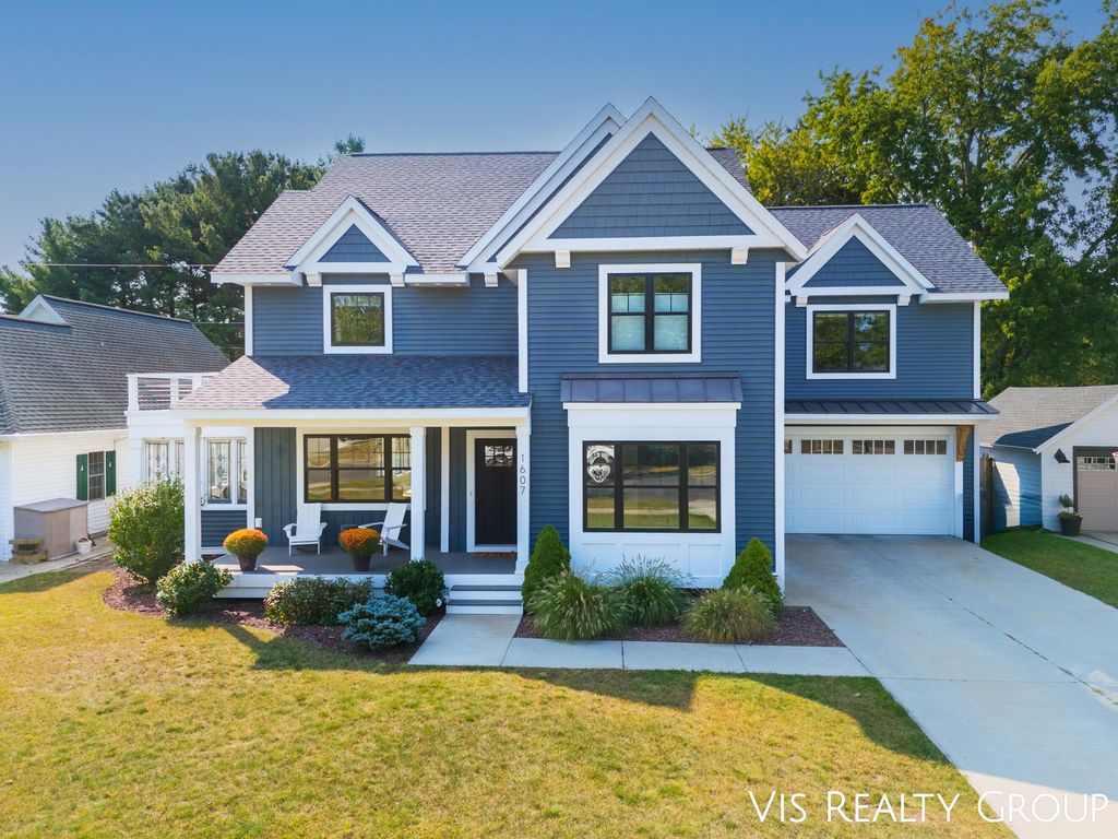 Photo of 1607 Sheldon Road, Grand Haven, MI 49417 (MLS # 26011093)