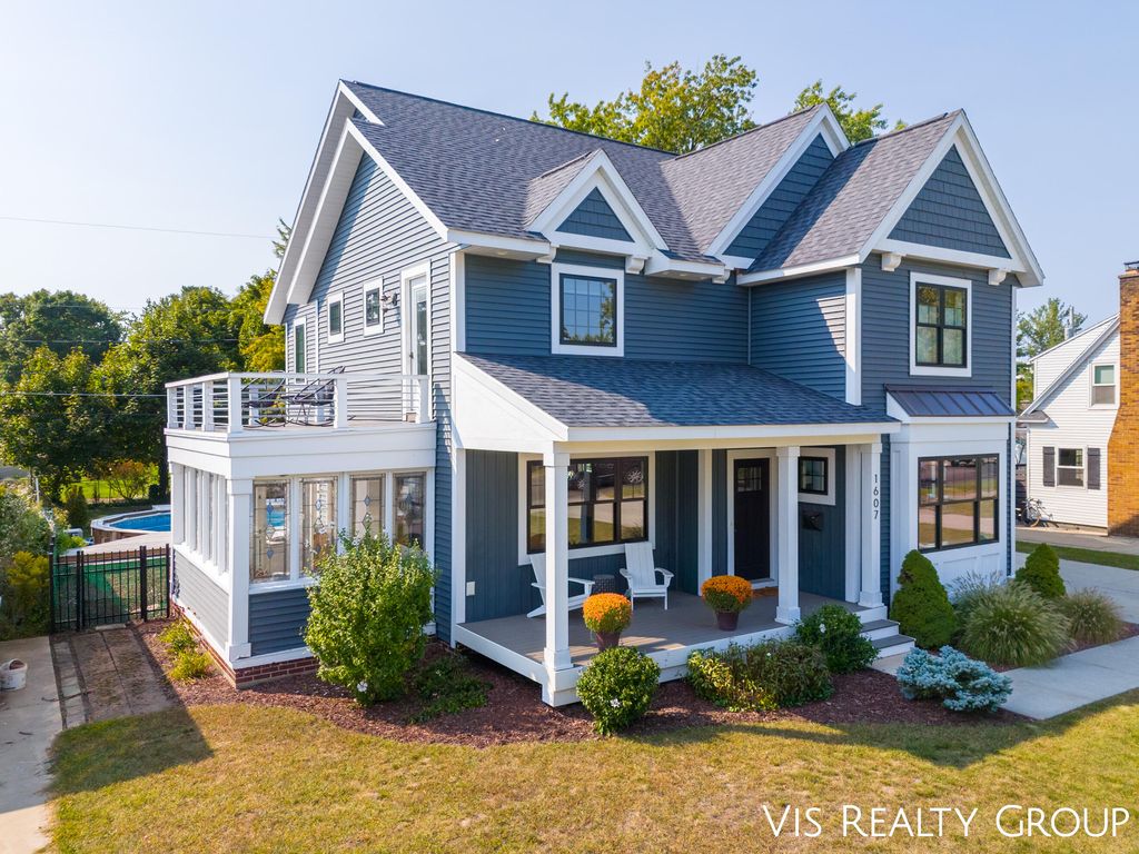 Photo of 1607 Sheldon Road, Grand Haven, MI 49417 (MLS # 26011093)